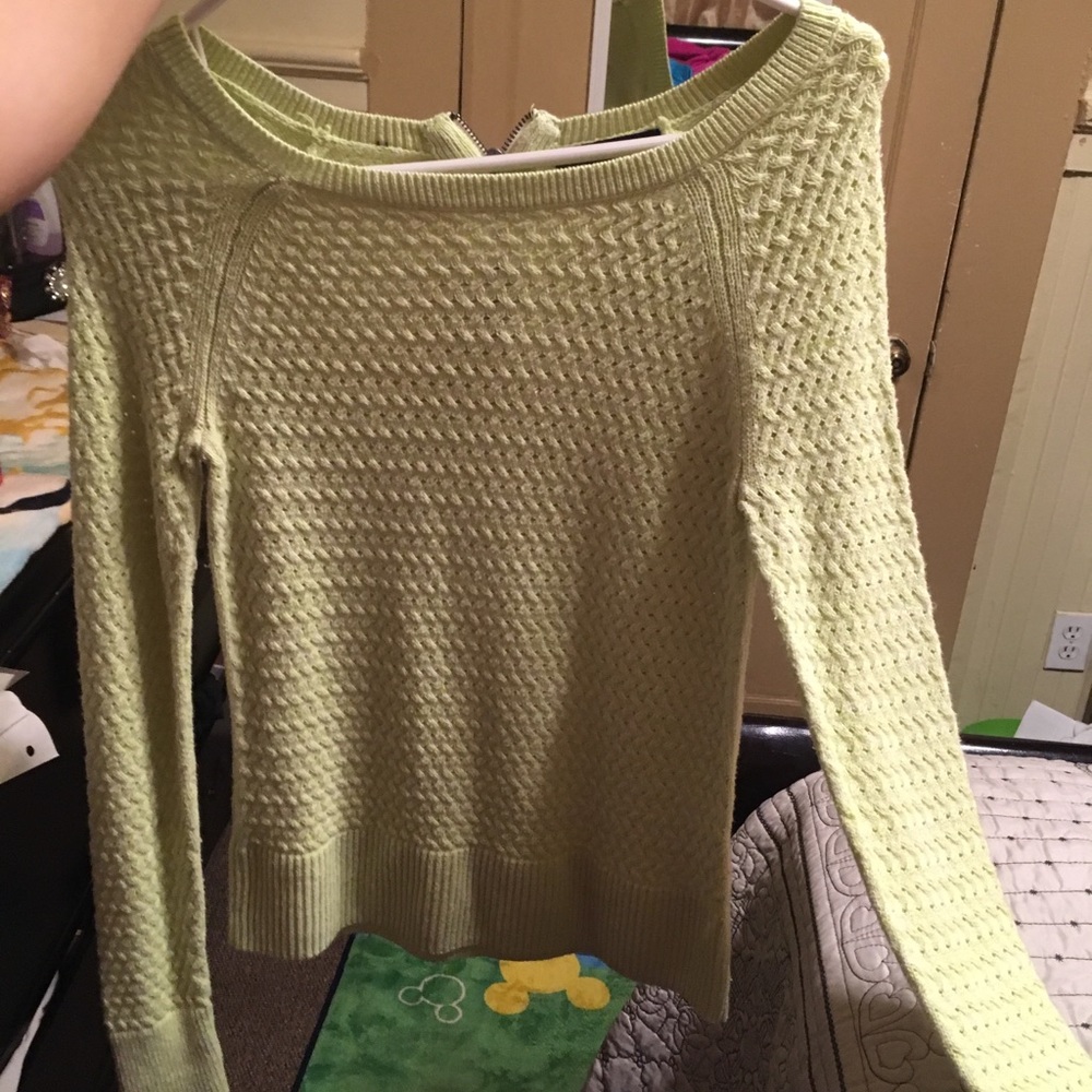 Sweatshirt